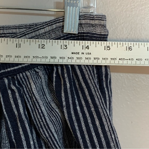 Gap navy stripe flowy boho short with stretch elastic pull tie waist. Size S - Picture 8 of 8